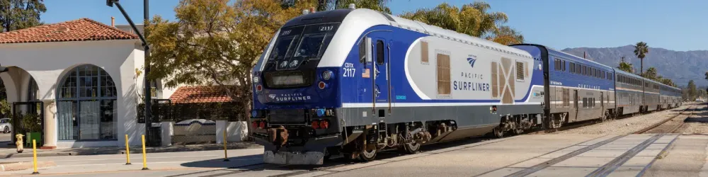 the pacific surfliner train enters the station at Santa Barbara. The surfliner serves the Route San Diego to San Luis Obispo
